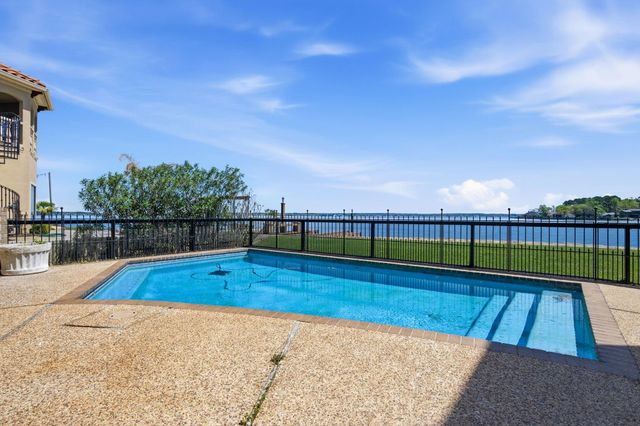 11707 Edgewater Court, Montgomery, TX 77356