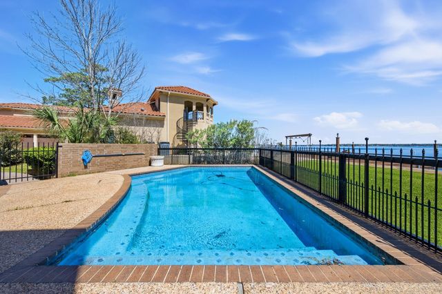 11707 Edgewater Court, Montgomery, TX 77356