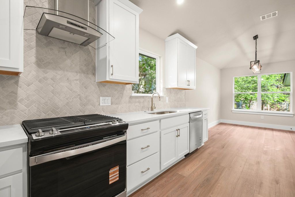 8802 Ampezo TRL, Austin, TX 78749