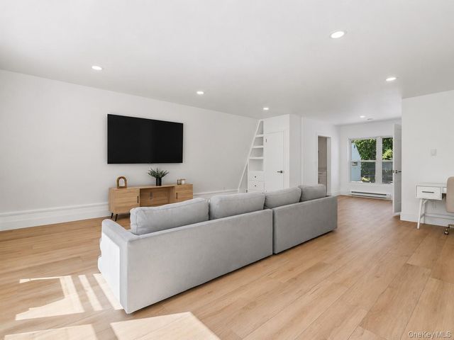 1579 N Sea Road, Southampton, NY 11968