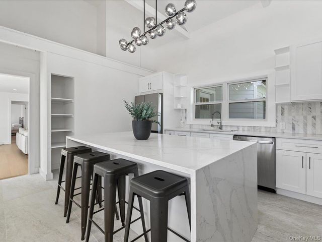 1579 N Sea Road, Southampton, NY 11968