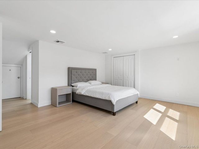 1579 N Sea Road, Southampton, NY 11968