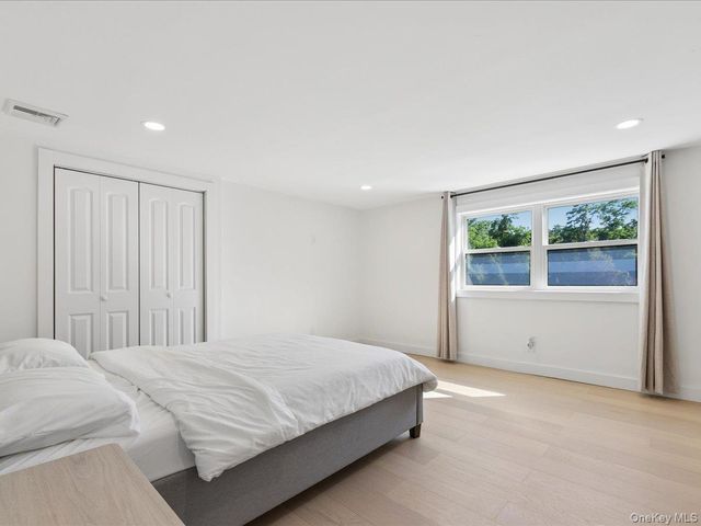 1579 N Sea Road, Southampton, NY 11968