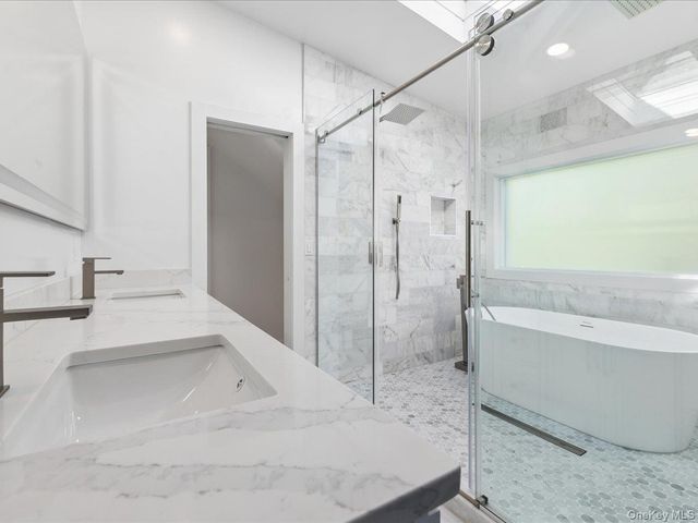 1579 N Sea Road, Southampton, NY 11968
