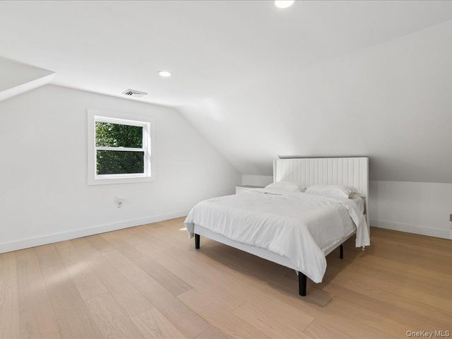 1579 N Sea Road, Southampton, NY 11968