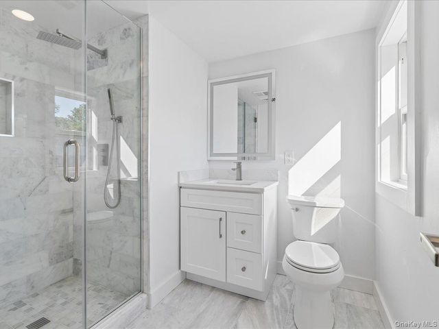 1579 N Sea Road, Southampton, NY 11968