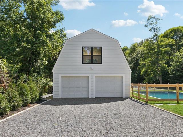 1579 N Sea Road, Southampton, NY 11968