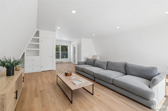1579 N Sea Road, Southampton, NY 11968
