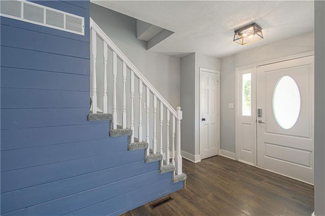 1323 Amesbury Avenue, Liberty, MO 64068