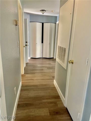 6881 Tamarus Street 101, Las Vegas, NV 89119