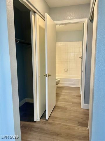 6881 Tamarus Street 101, Las Vegas, NV 89119