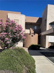 6881 Tamarus Street 101, Las Vegas, NV 89119