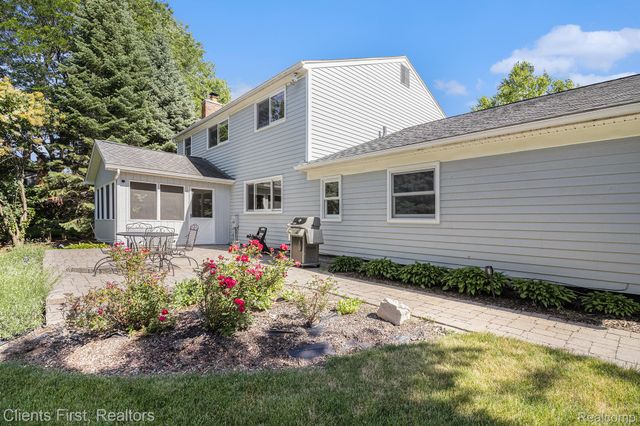 42356 Cotswold Court, Northville Township, MI 48168