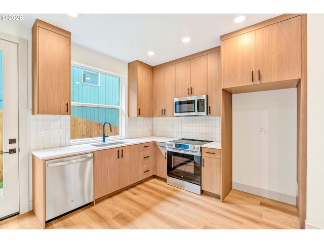 3944 Se IVON St, Portland, OR 97202