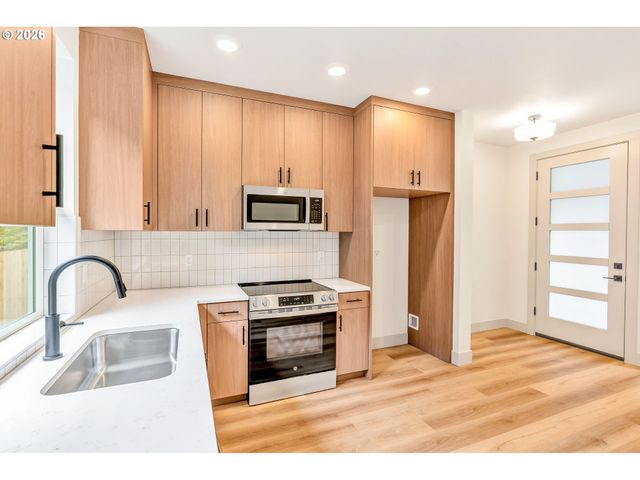 3944 Se IVON St, Portland, OR 97202