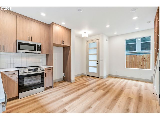 3944 Se IVON St, Portland, OR 97202