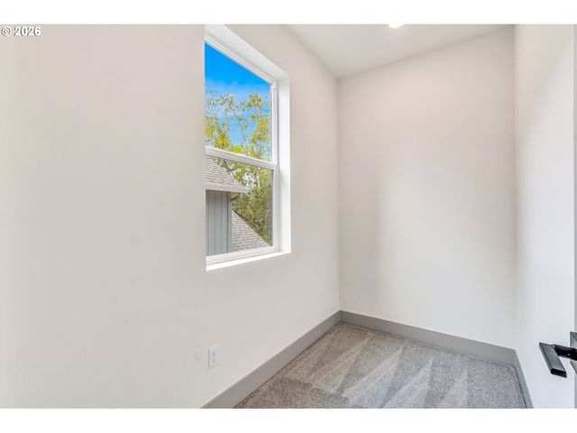 3944 Se IVON St, Portland, OR 97202