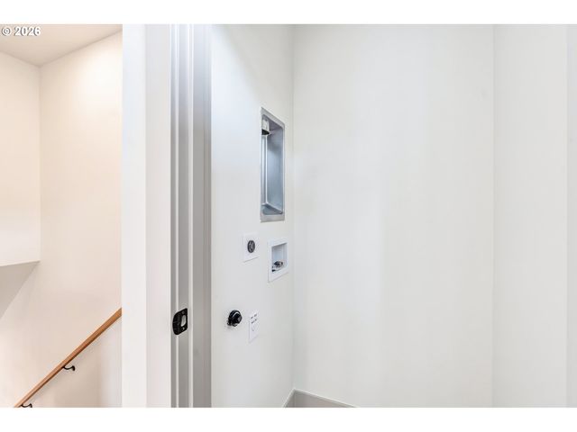 3944 Se IVON St, Portland, OR 97202