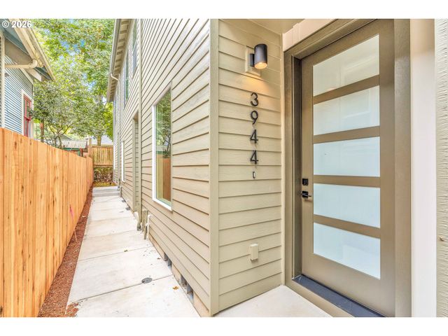 3944 Se IVON St, Portland, OR 97202