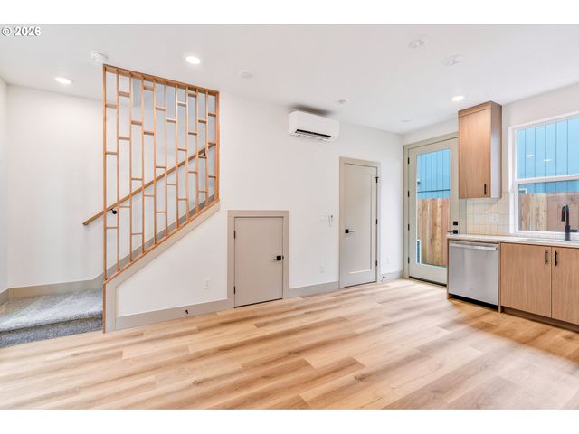 3944 Se IVON St, Portland, OR 97202