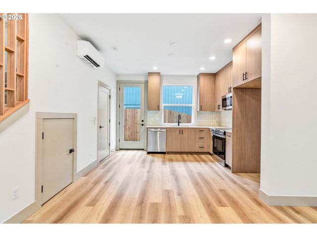 3944 Se IVON St, Portland, OR 97202