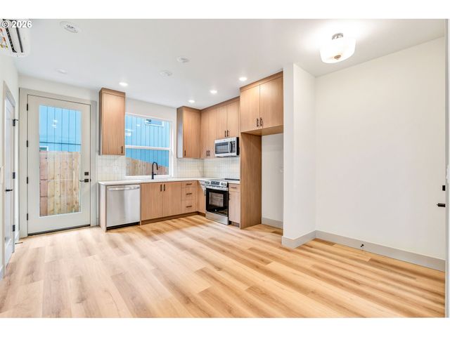 3944 Se IVON St, Portland, OR 97202