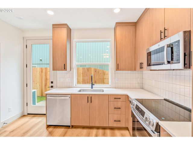 3944 Se IVON St, Portland, OR 97202