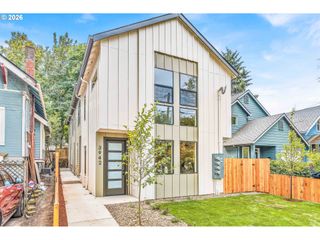 3944 Se IVON St, Portland, OR 97202
