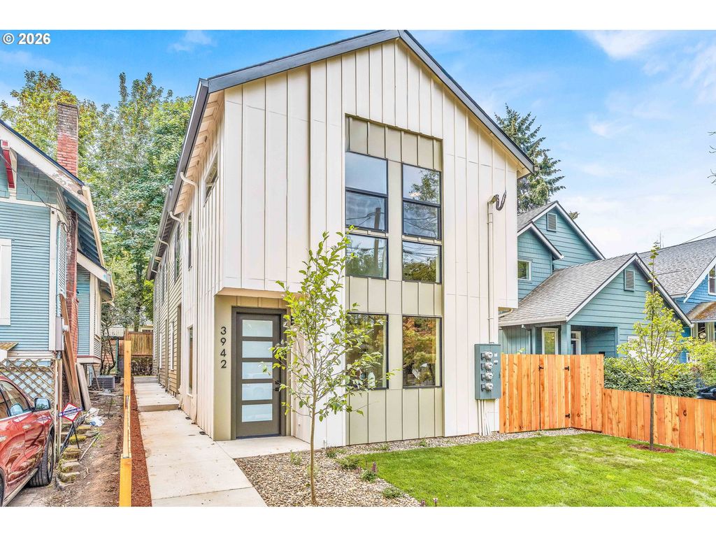 3944 Se IVON St, Portland, OR 97202