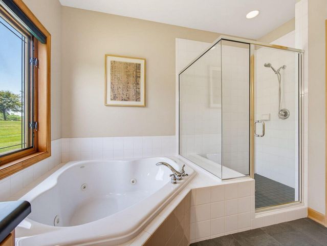 W225N3524 Wethersfield ROAD, Pewaukee, WI 53072