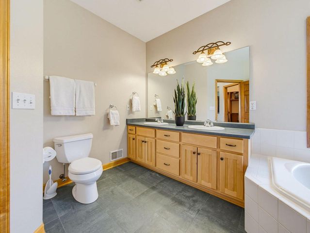 W225N3524 Wethersfield ROAD, Pewaukee, WI 53072