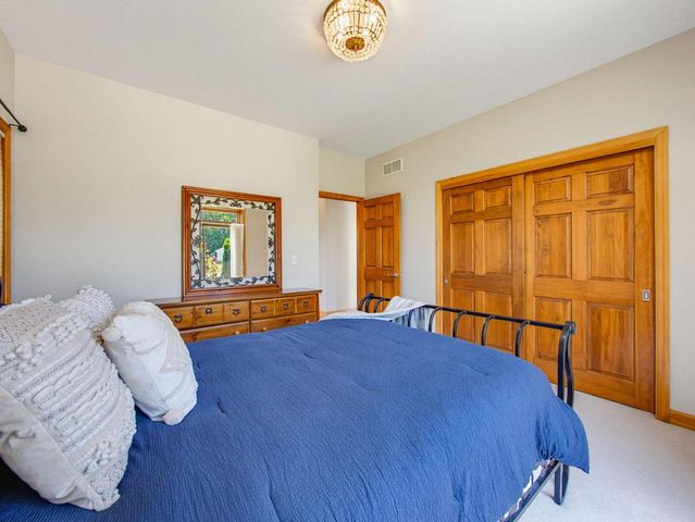 W225N3524 Wethersfield ROAD, Pewaukee, WI 53072