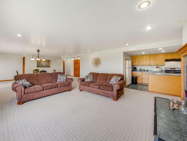 W225N3524 Wethersfield ROAD, Pewaukee, WI 53072