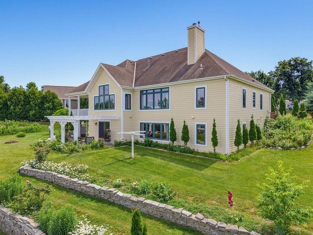 W225N3524 Wethersfield ROAD, Pewaukee, WI 53072