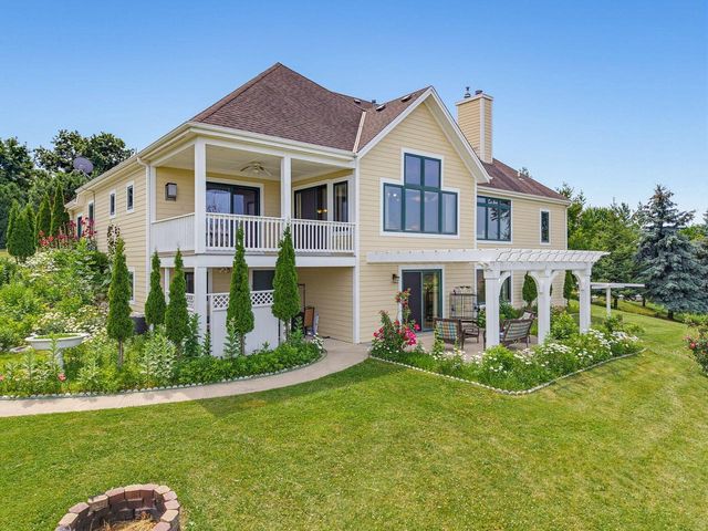 W225N3524 Wethersfield ROAD, Pewaukee, WI 53072