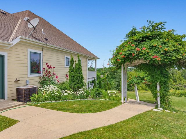 W225N3524 Wethersfield ROAD, Pewaukee, WI 53072