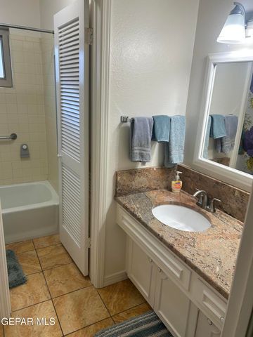 11017 LAKEWOOD Avenue, El Paso, TX 79935