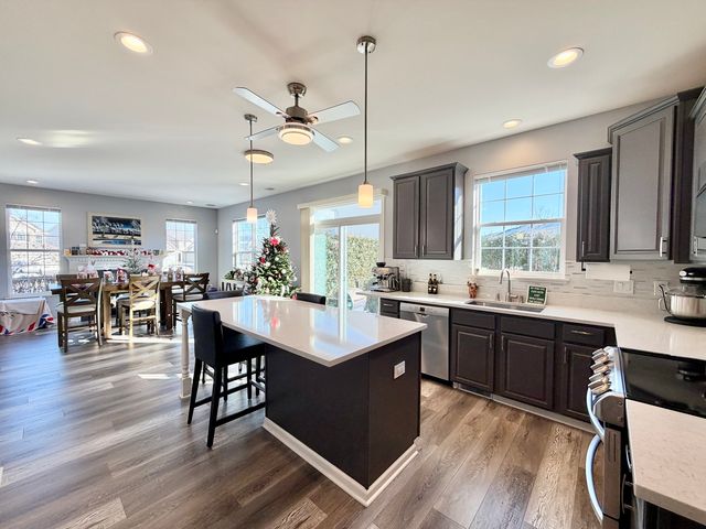 1471 Hearthstone Drive, Hampshire, IL 60140