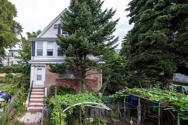 23 Edmund St 1, Malden, MA 02148