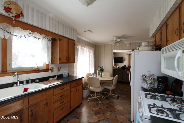 16 Burgoyne Street, Schuylerville, NY 12871