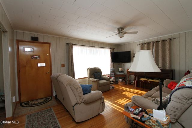 16 Burgoyne Street, Schuylerville, NY 12871