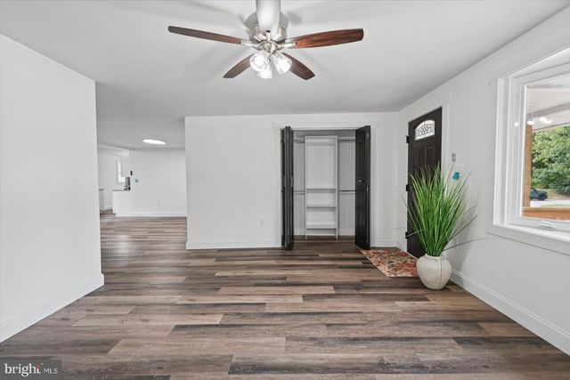 1 BEACON RD, Middle River, MD 21220