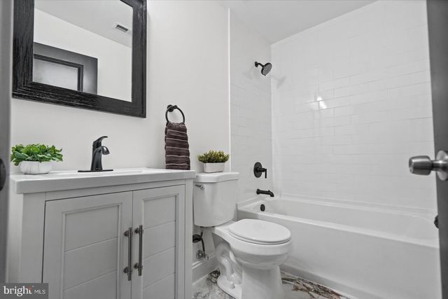 1 BEACON RD, Middle River, MD 21220
