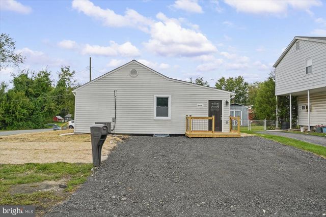 1 BEACON RD, Middle River, MD 21220