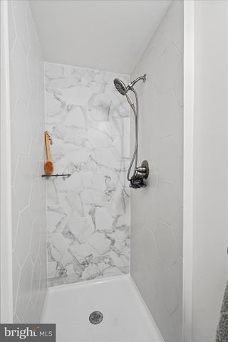 1 BEACON RD, Middle River, MD 21220