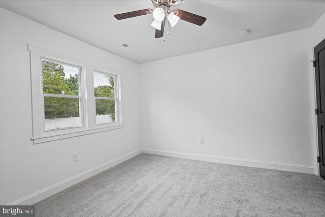 1 BEACON RD, Middle River, MD 21220