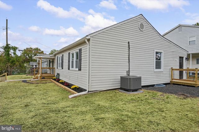 1 BEACON RD, Middle River, MD 21220