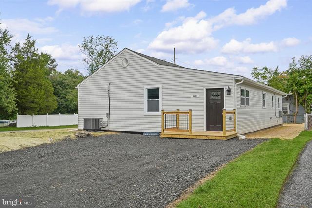 1 BEACON RD, Middle River, MD 21220
