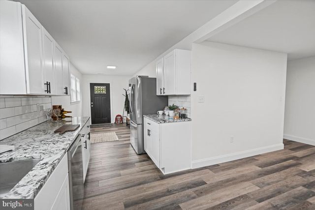 1 BEACON RD, Middle River, MD 21220