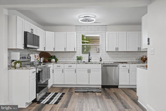 1 BEACON RD, Middle River, MD 21220